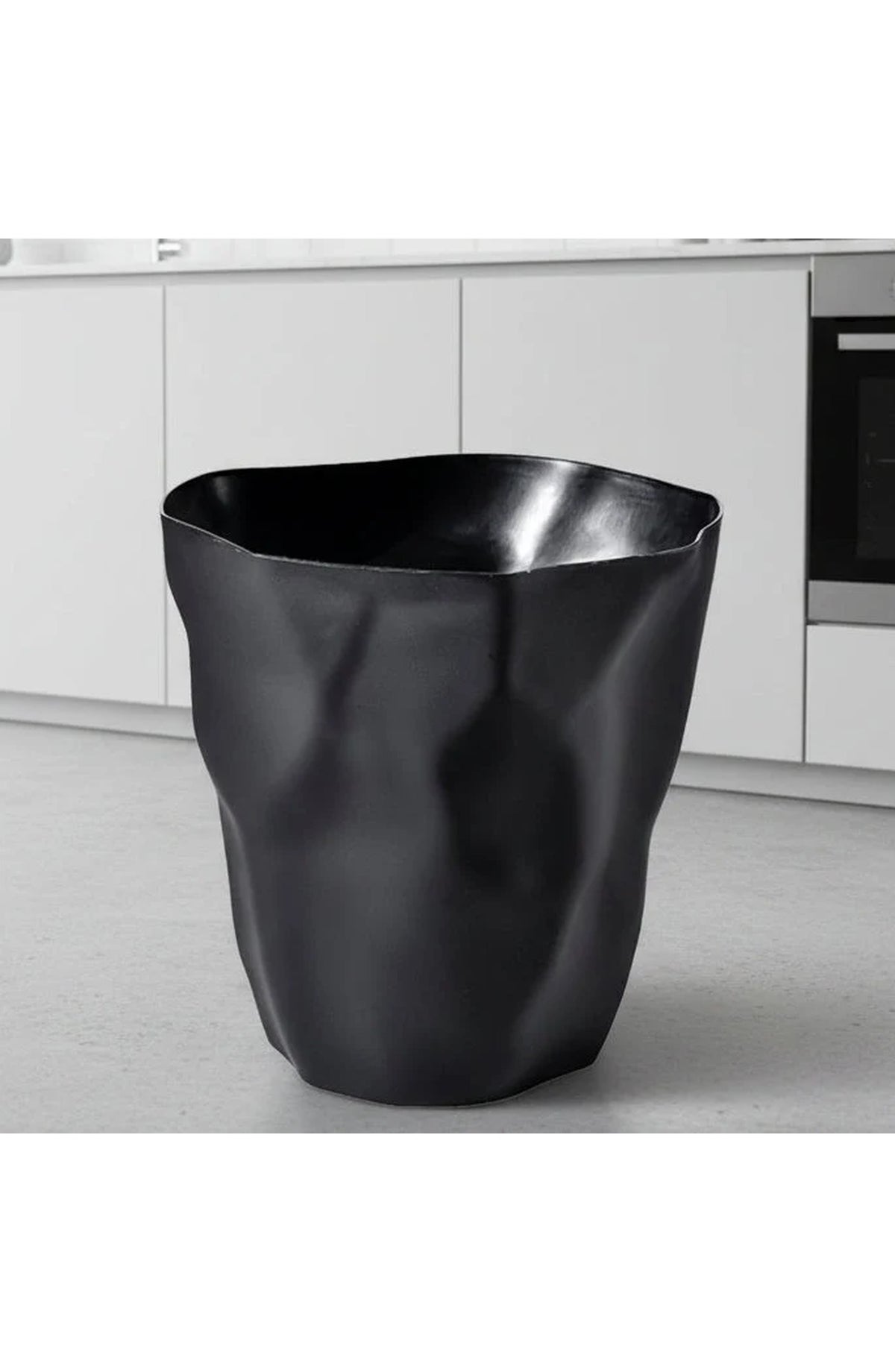 Minimalist Trash Can with Crumpled Shape - Black